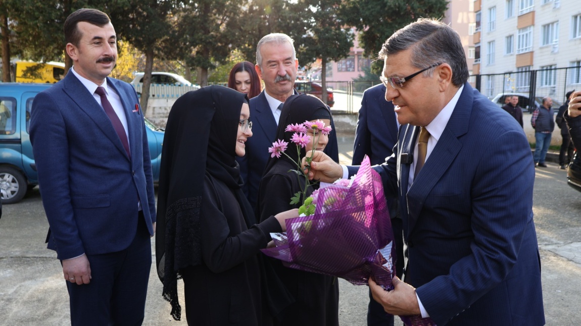 Valimiz Dr. Mustafa ÖZARSLAN okulumuzu ziyaret ettiler